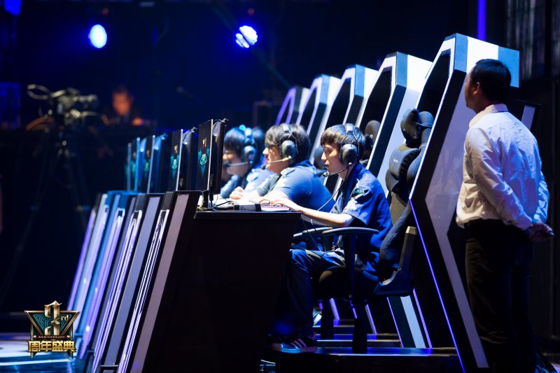 传闻：dev1ce即将加入 100 Thieves